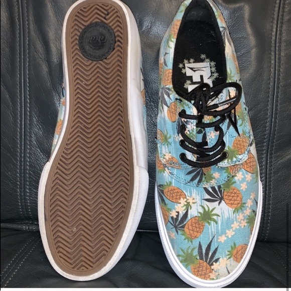 Pineapple Express waterfall flower weed sneakers - Picture 5 of 5